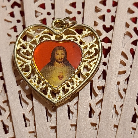 Ladies Jesus Charm - Picture 1 of 8